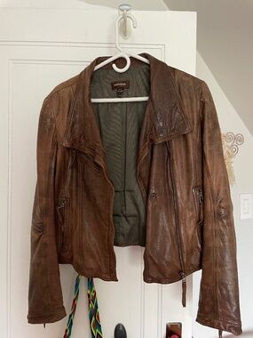 Danier leather jacket: size XS